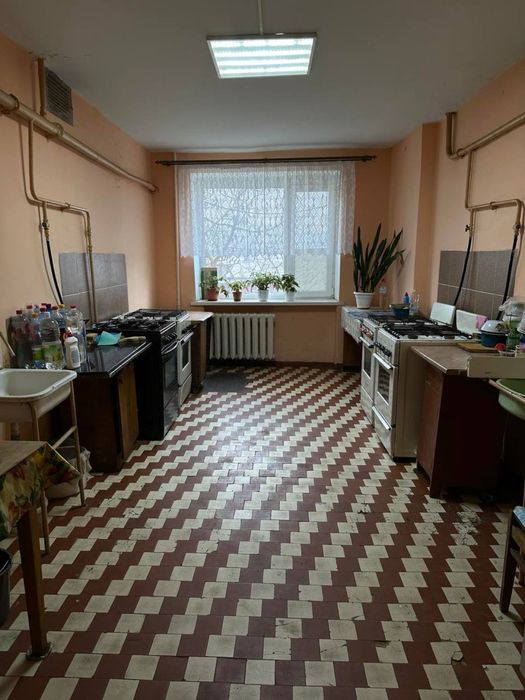 Продам кімнату у гуртожитку з власною кухнею
