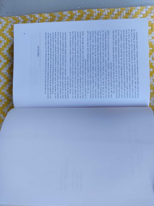 Introdução à análise matemática 
 J. Campos Ferreira