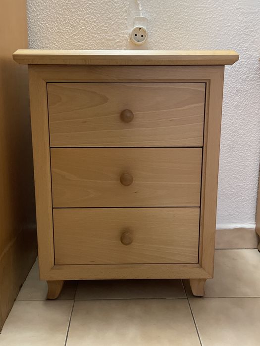 2 mesas de cabeceira