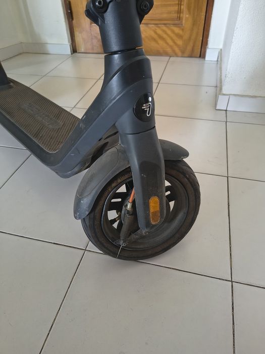 Segway Ninebot E2 Pro — Avariada (Para peças ou reparação)