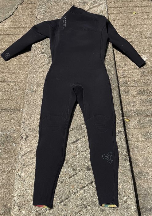 Vendo Fato Surf XCEL 4/3 COMP X - tamanho LS