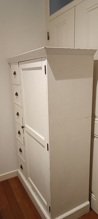 Roupeiro estilo colonial