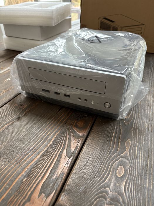 Obudowa komputerowa Antec ISK 310-150 z zasilaczem