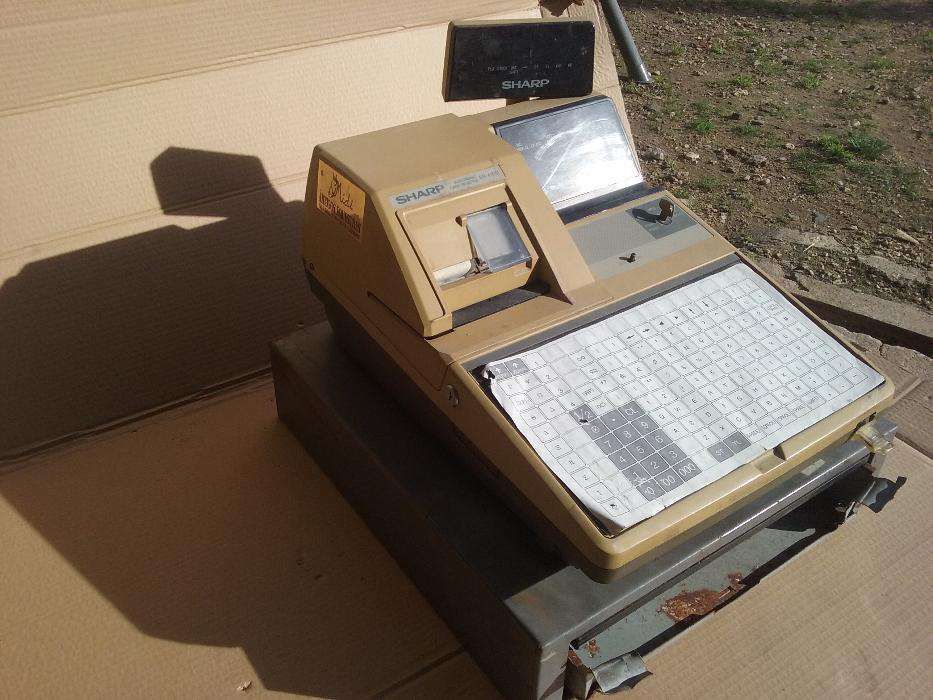 Caixa registadora antiga avariada