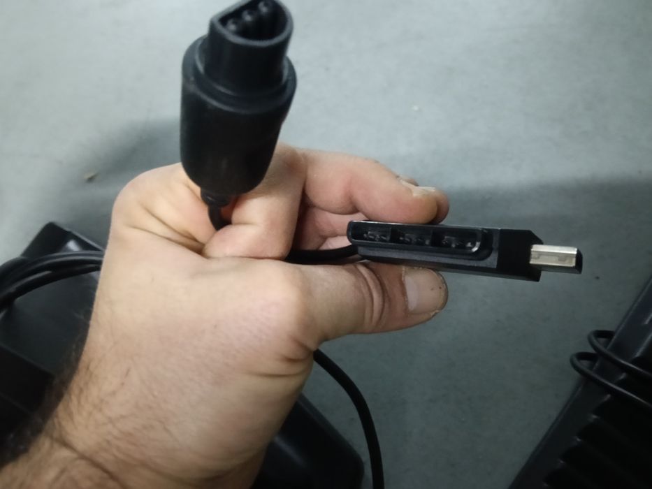 Volante e pedais consola