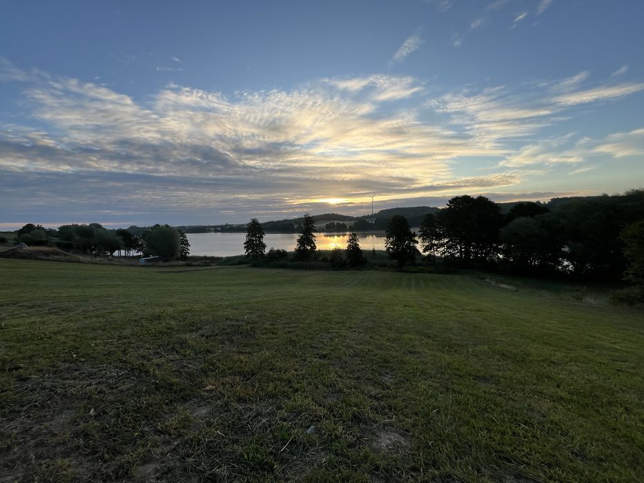 Działka z linią brzegową jeziora