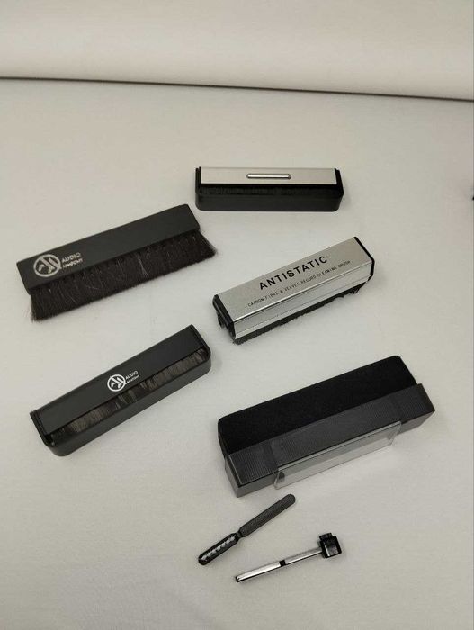 Щітки для догляду за вініловими платівками