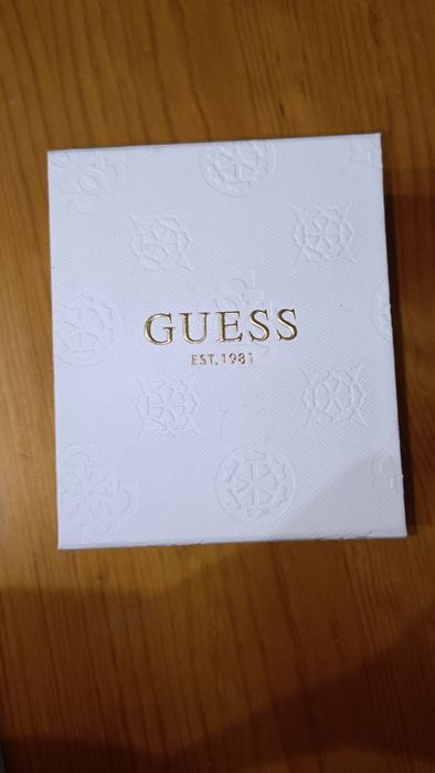 Fio Guess comprido