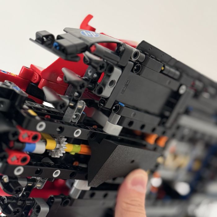 Suporte de Parede Horizonta LEGO® Technic Ferrari SF-24 F1 Car (42207)