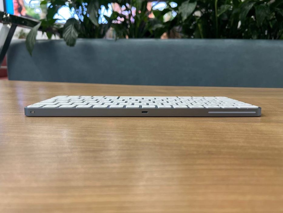 527-Apple Magic Keyboard Touch ID