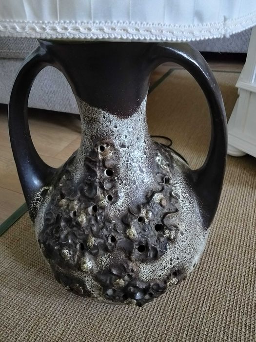 stara  ceramiczna  lampa  podłogowa