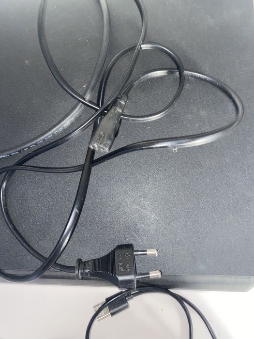 PlayStation 4 Slim 1Tb - Pouco Usada