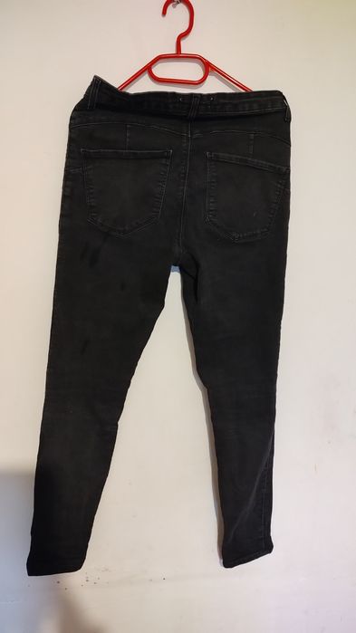 Czarne dżinsy skinny damskie