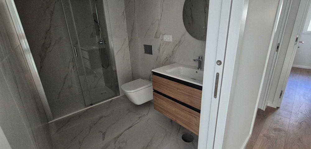 Quarto para estudantes/mestrados na Rua de Camões, junto Metro da Trindade