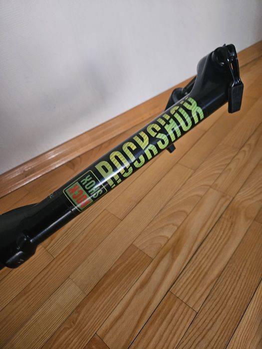 Продам вилку rockshox