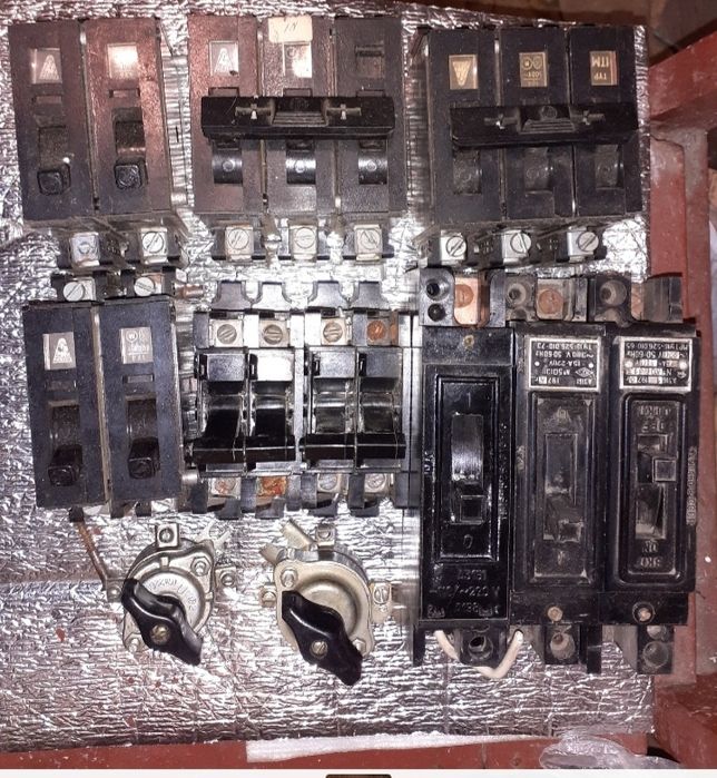 Автоматичні вимикачі  220в  380в