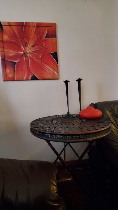 Две вазы подсвечники картина. Композиция.