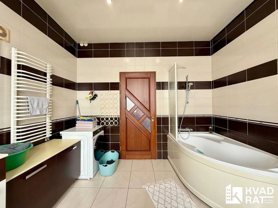 Продаж напівособняка 220м2 ,якісний будинок