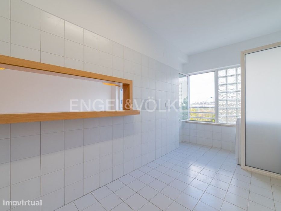 Espaçoso T2 com garagem e arrecadação