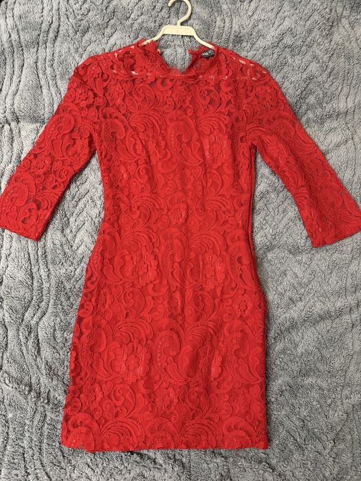 Платье красное , кружевное  , размер 36