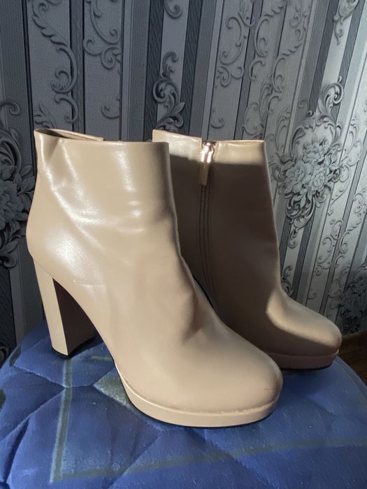 Сапоги жіночі молочні