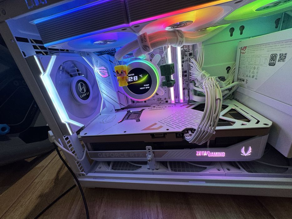 PC Gamer RTX 5080/ Ryzen 9800x3D / 32Gb 8000Mhz / SSD NVME 5.0 14700 Mbps