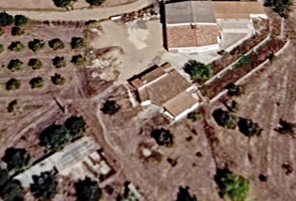 Arrenda-se casas, armazéns e terreno agrícola em Messejana