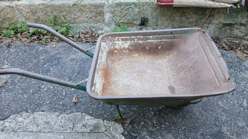Carrinho de mão para obras