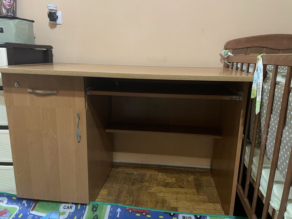 Письмовий стіл з шухлядою та полицями (зручний та місткий)