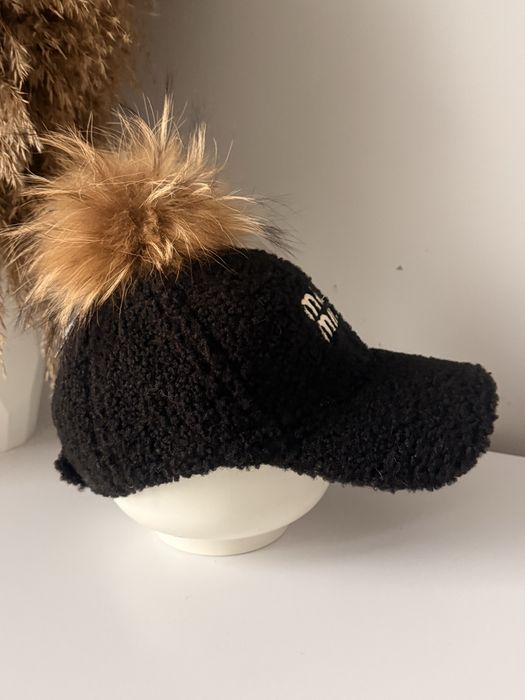 Czapka  z pomponem MinMin nowa czarna futerko