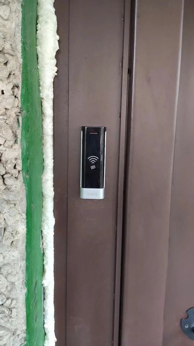 Бесперебойное питание домофонов, СКД, видеонаблюдения. Монтаж системы.