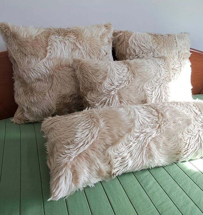 Conjunto 4 almofadas decorativas em pêlo sintético/ peluche Novas
Medi