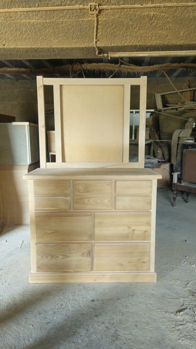 1 Cómoda c/ base do espelho e 2 mesinhas de cabeceira