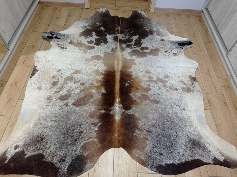 Ogromna Skóra Krowia Naturalna 230x210 cm – Łaciata, Unikat