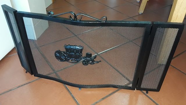 Grelha metálica de protecção de lareira