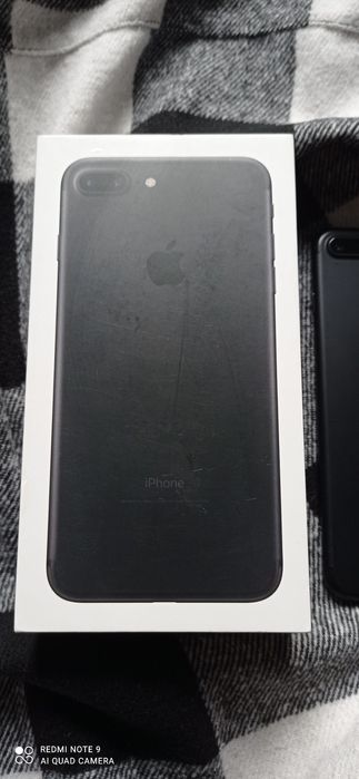 Телефон Apple 7+