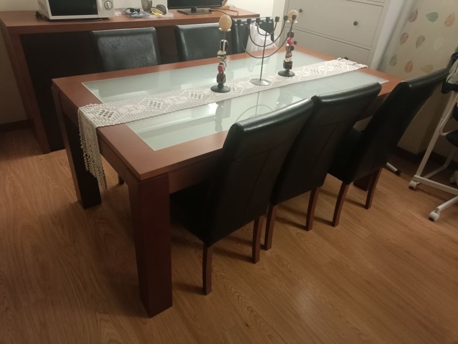 Mesa de jantar + cadeiras  (180 cm vs 100 cm)