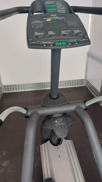 Maquina de ginasio ginastica profissional Precor EFX 546