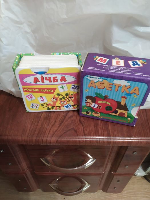 Продам дитячі іграшки та речі