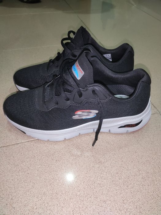 Vendo Tênis "Sketchers ( Air Cooled/Arch Fit )"