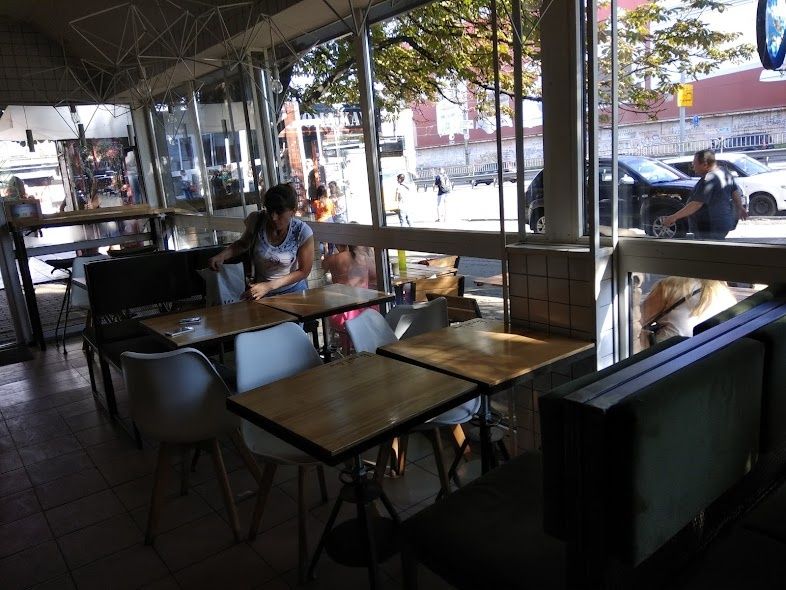 Столи, стільці, сидіння для кафе