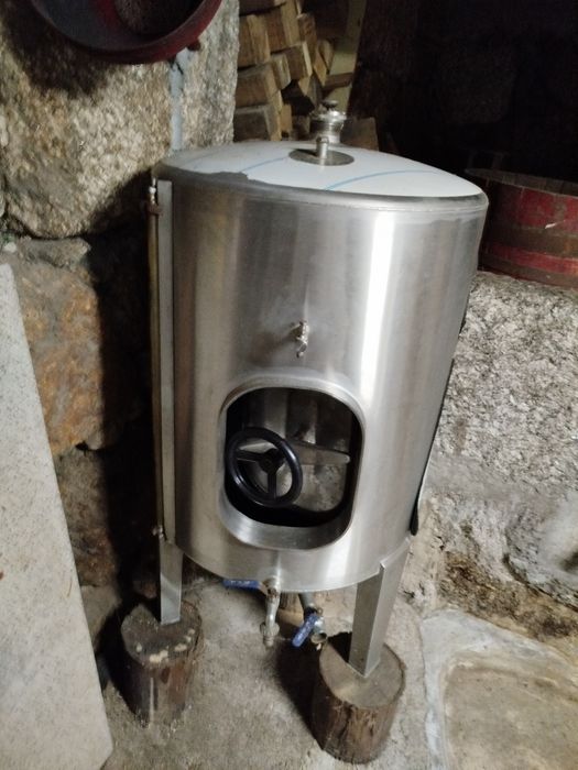 Duas cubas em aço inoxidável