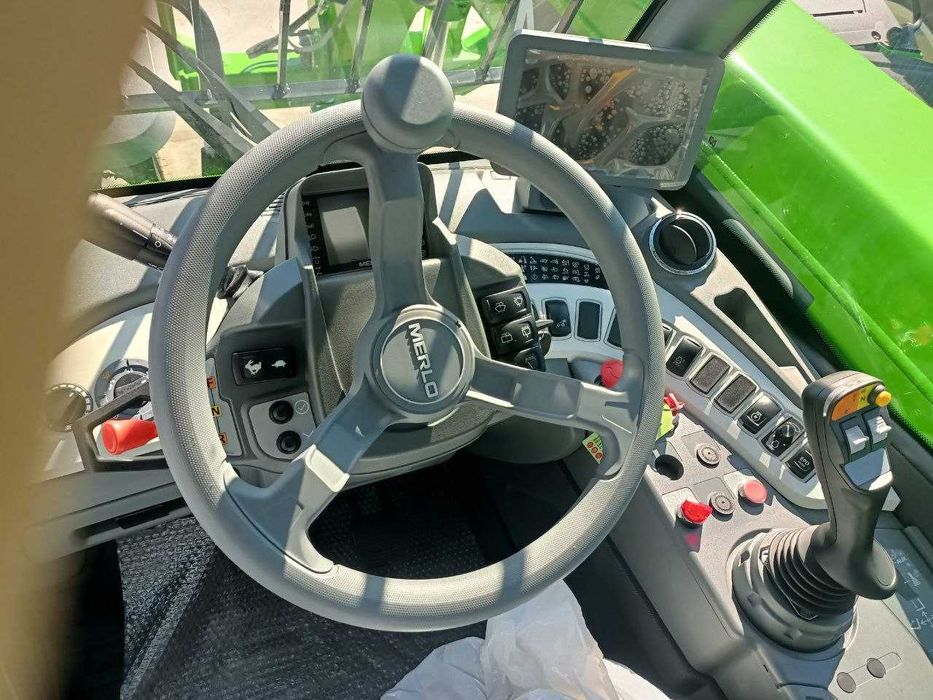 Новий навантажувач Merlo TF35.7-115ЕЕ
