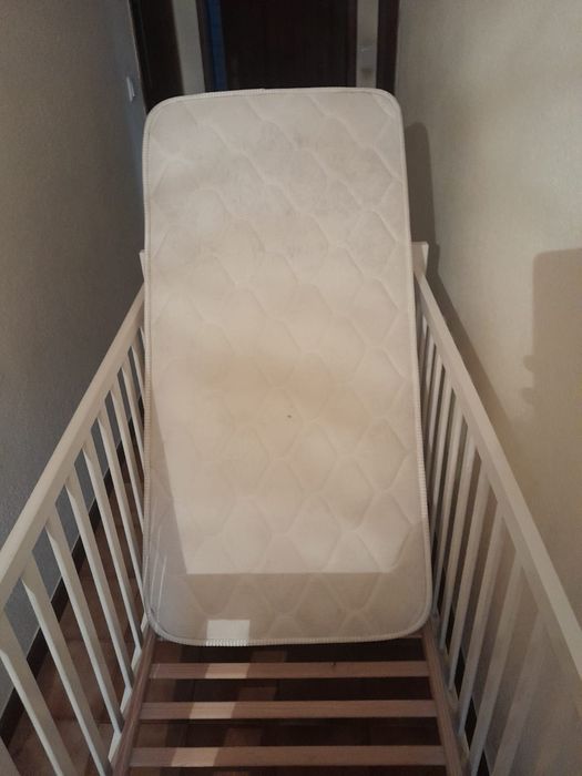 Berço com colchão