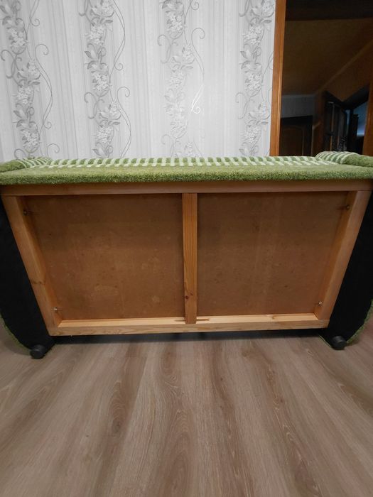 Диван в гарному стані.