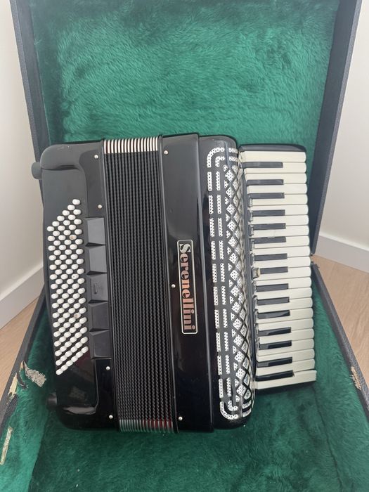 Serenellini 96 baixos / 37 teclas