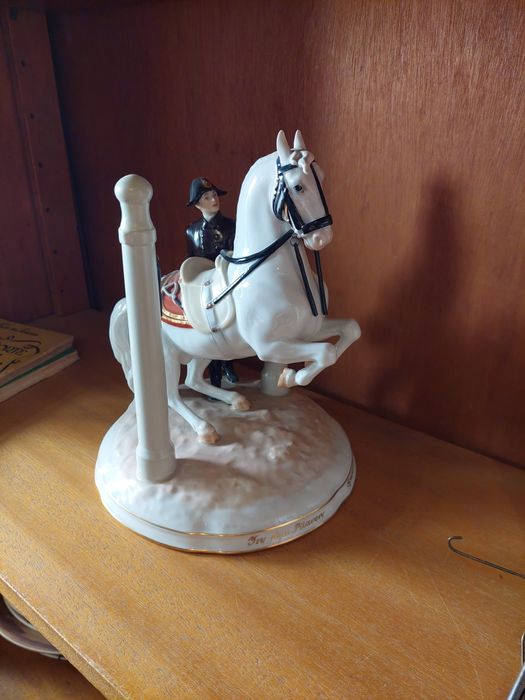 Rara escultura escola equitação espanhola Viena austria porcelana