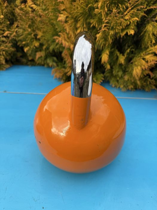 Гиря 28 кг стан відмінний , є пару сколів