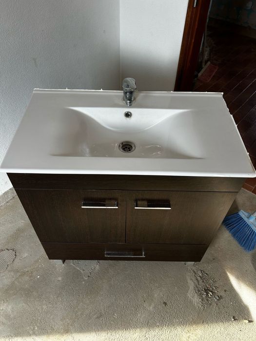 Movél de WC com lavatório incorporado mais torneira