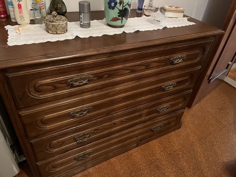 Cómoda Móvel de quarto em Madeira Maciça com 4 gavetas